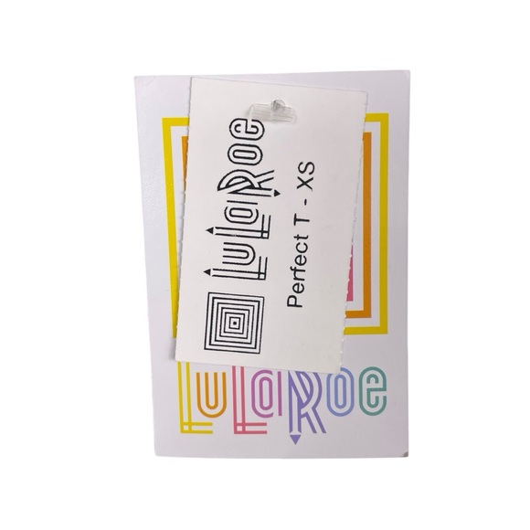 LuLaRoe Perfect Tee Short Sleeved Loose Swing Style Top Black & White Roses XS - Picture 7 of 9